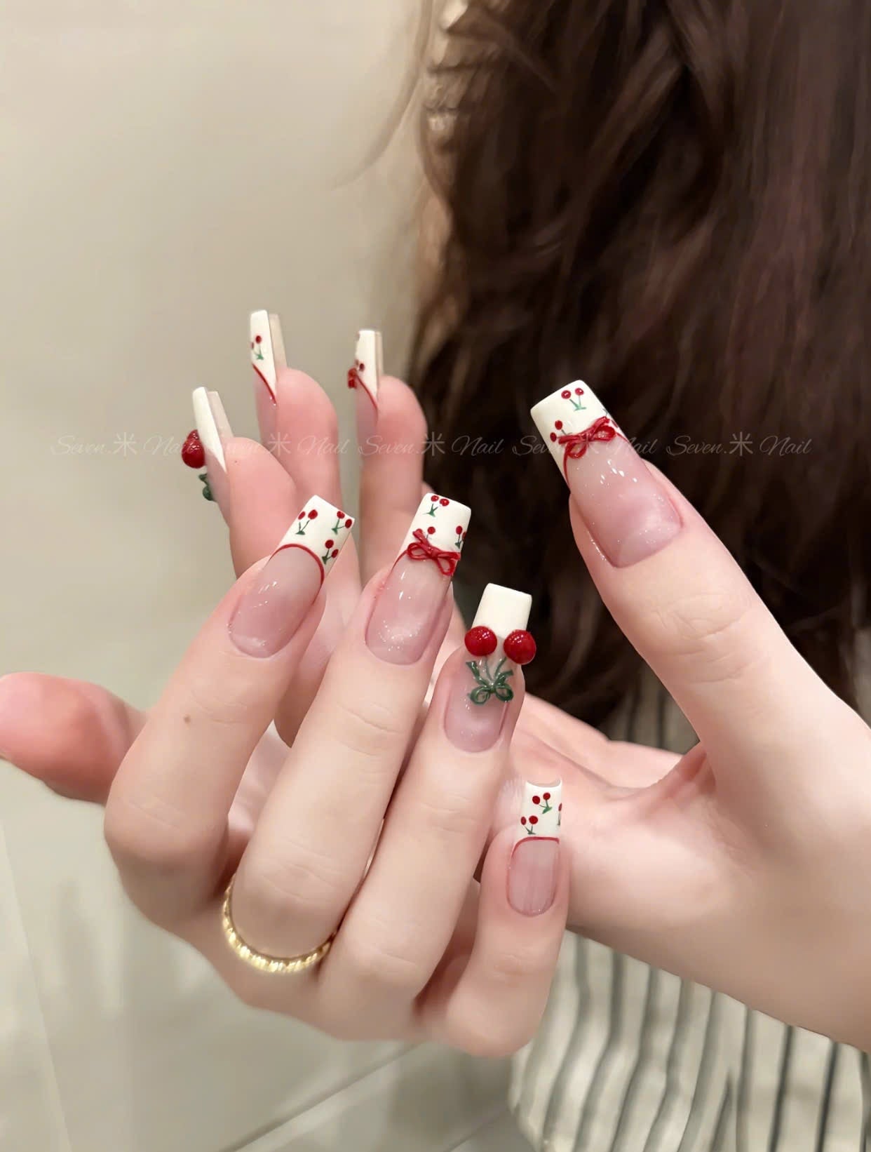 Nail trái cây kết hợp họa tiết kẻ caro, chấm bi