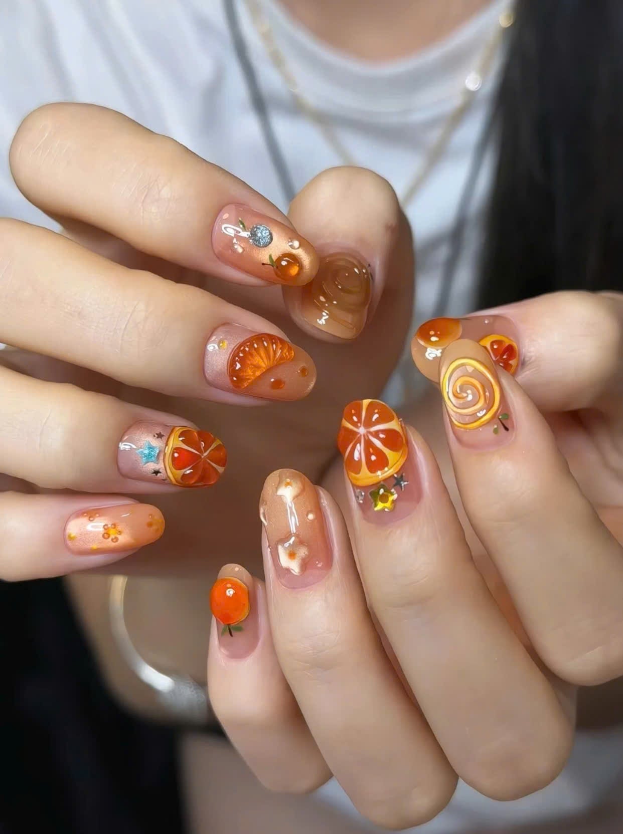 Mẫu nail chanh vàng/cam tươi tắn, rạng rỡ