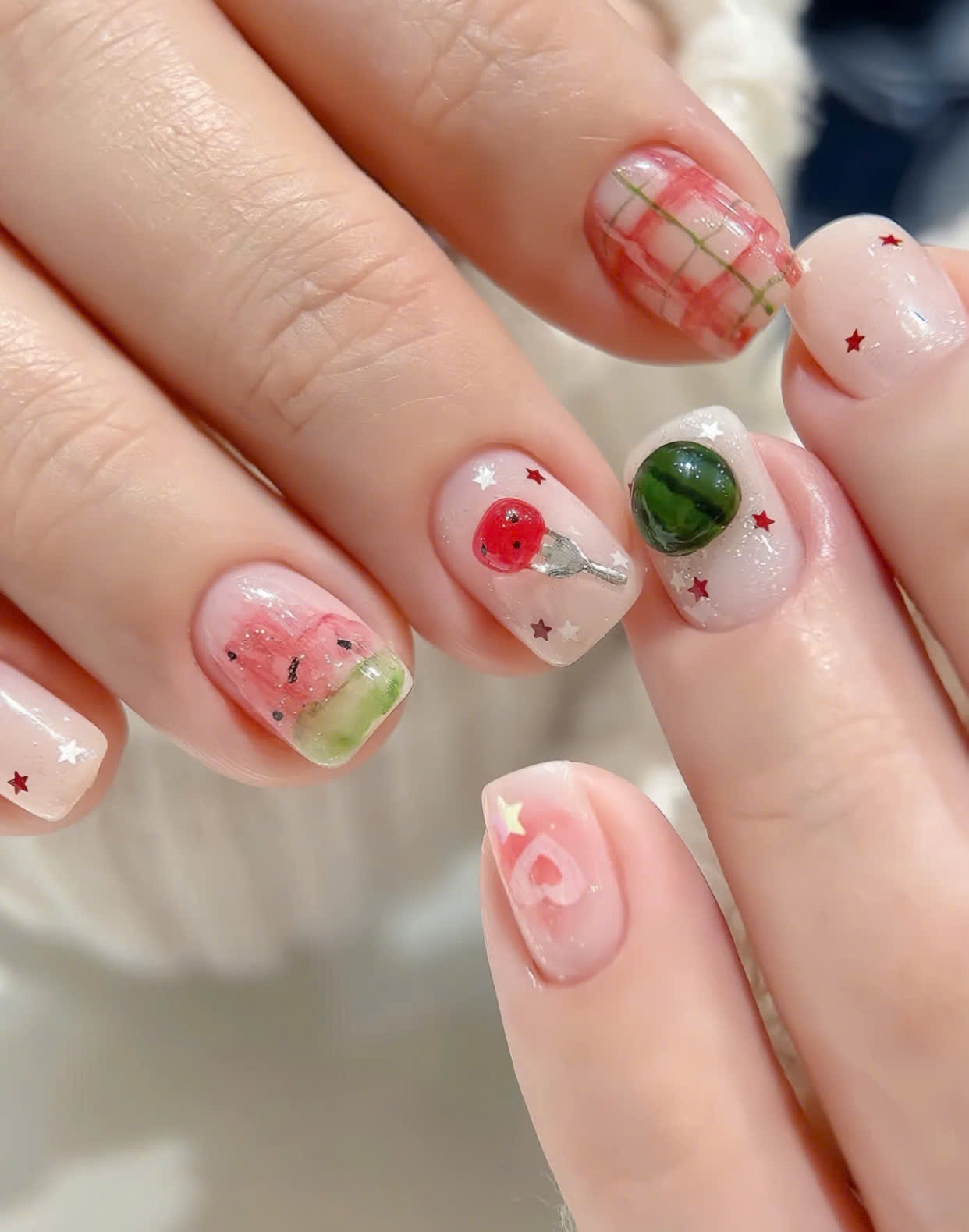 Nail trái cây kết hợp họa tiết kẻ caro, chấm bi