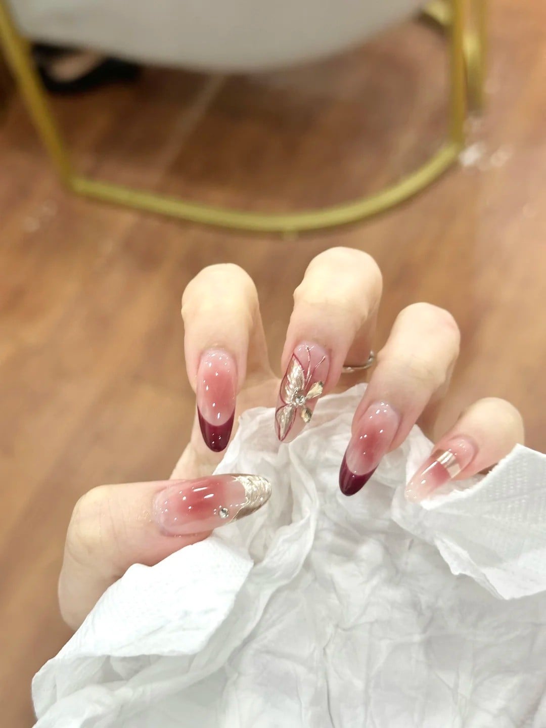 Mẫu móng tay sơn Tết 2026 tráng gương