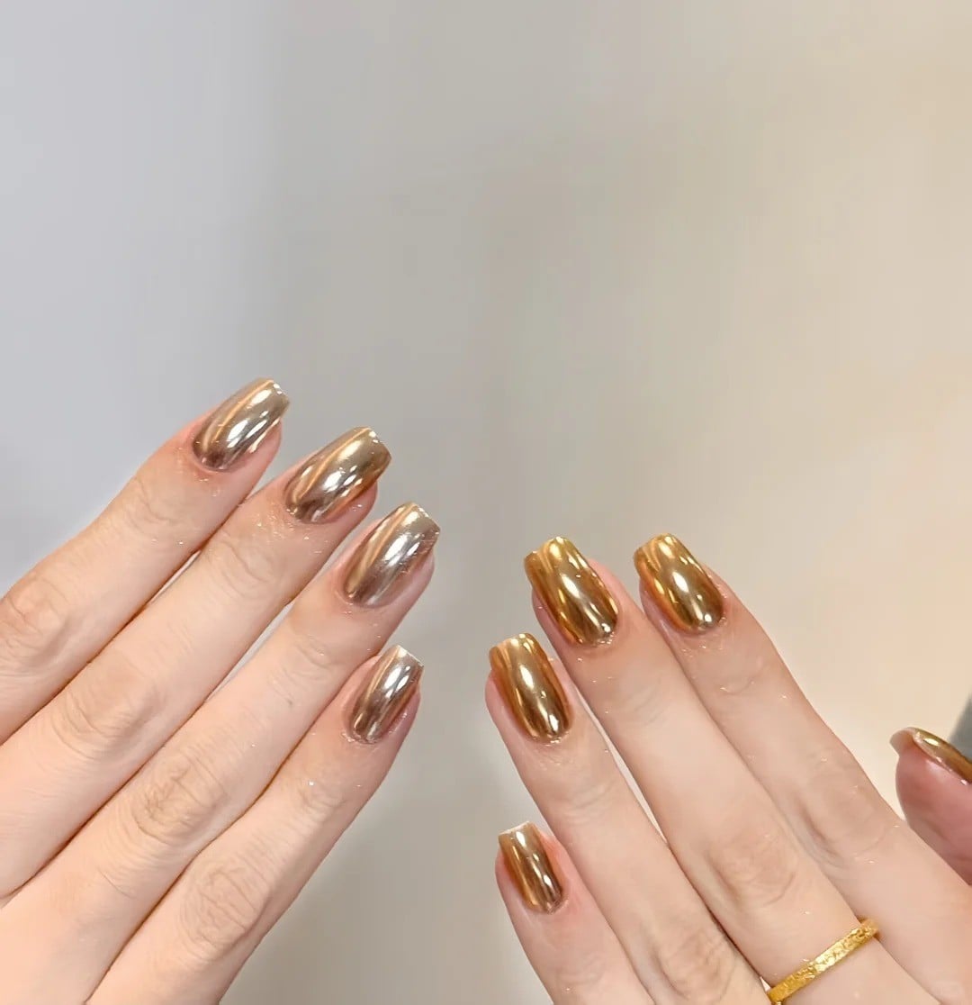 Mẫu móng tay sơn Tết 2026 tráng gương