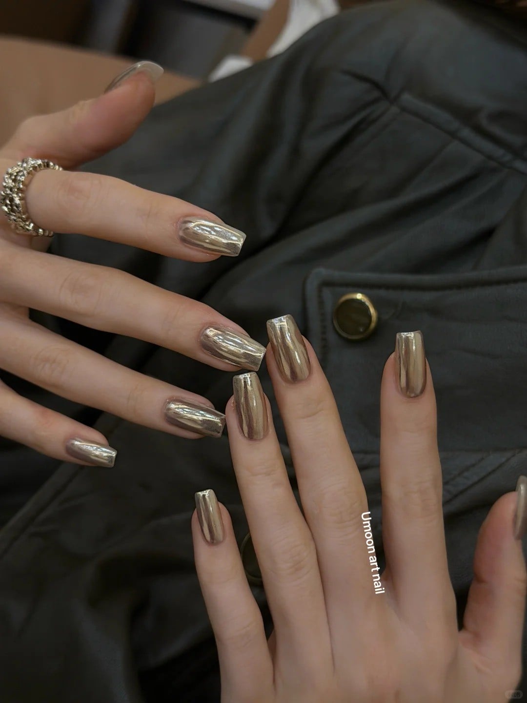 Mẫu móng tay sơn Tết 2026 tráng gương