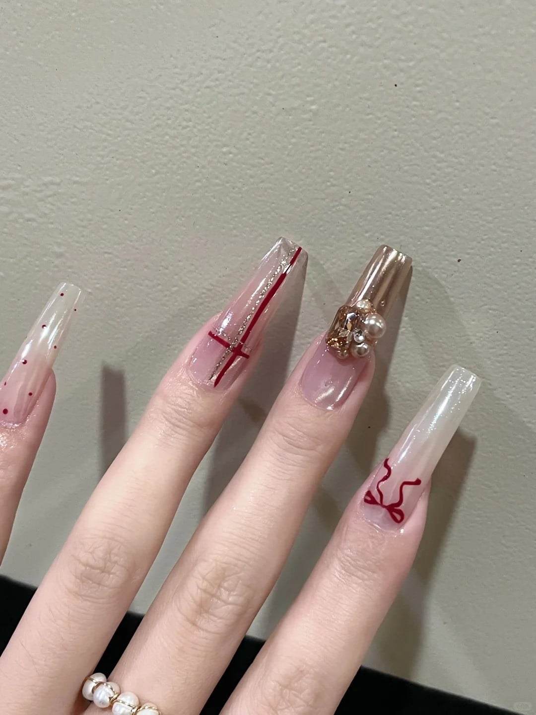 Mẫu móng tay sơn Tết 2026 tráng gương