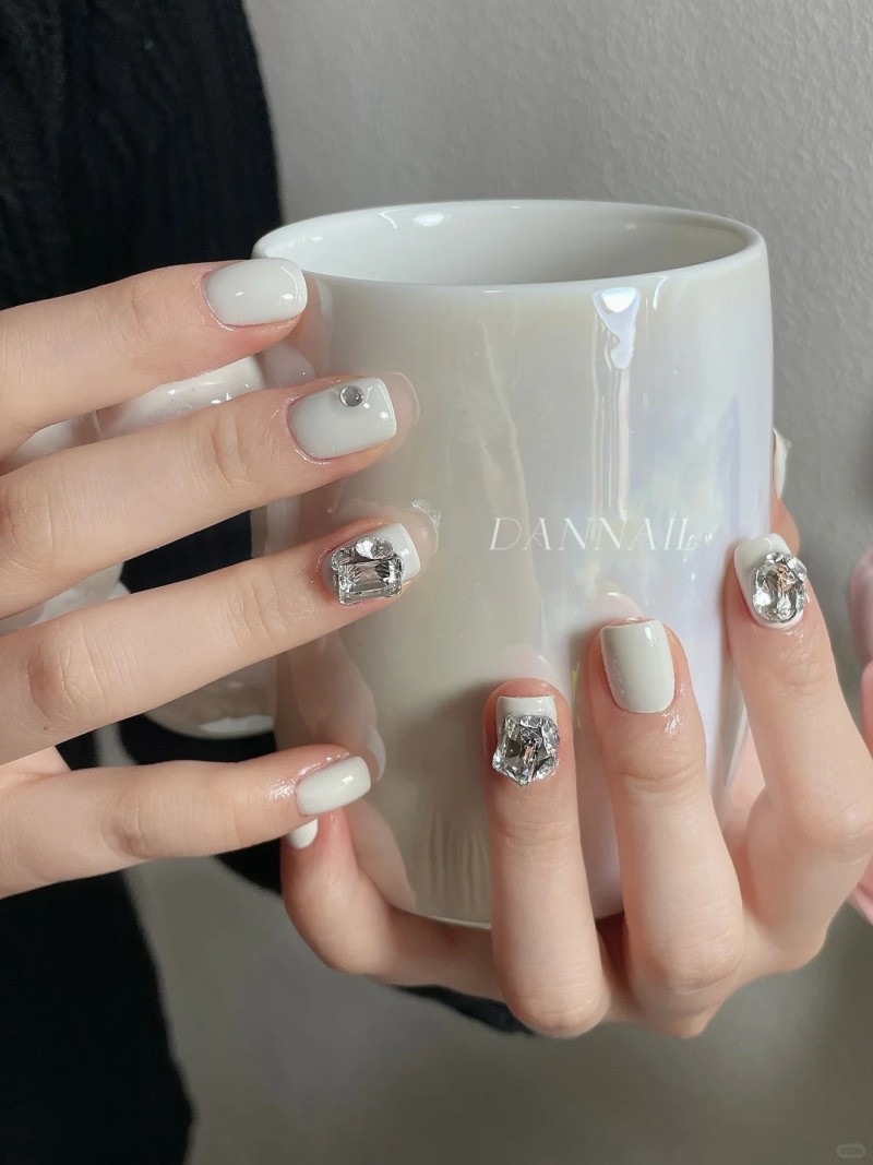 nail trắng sữa