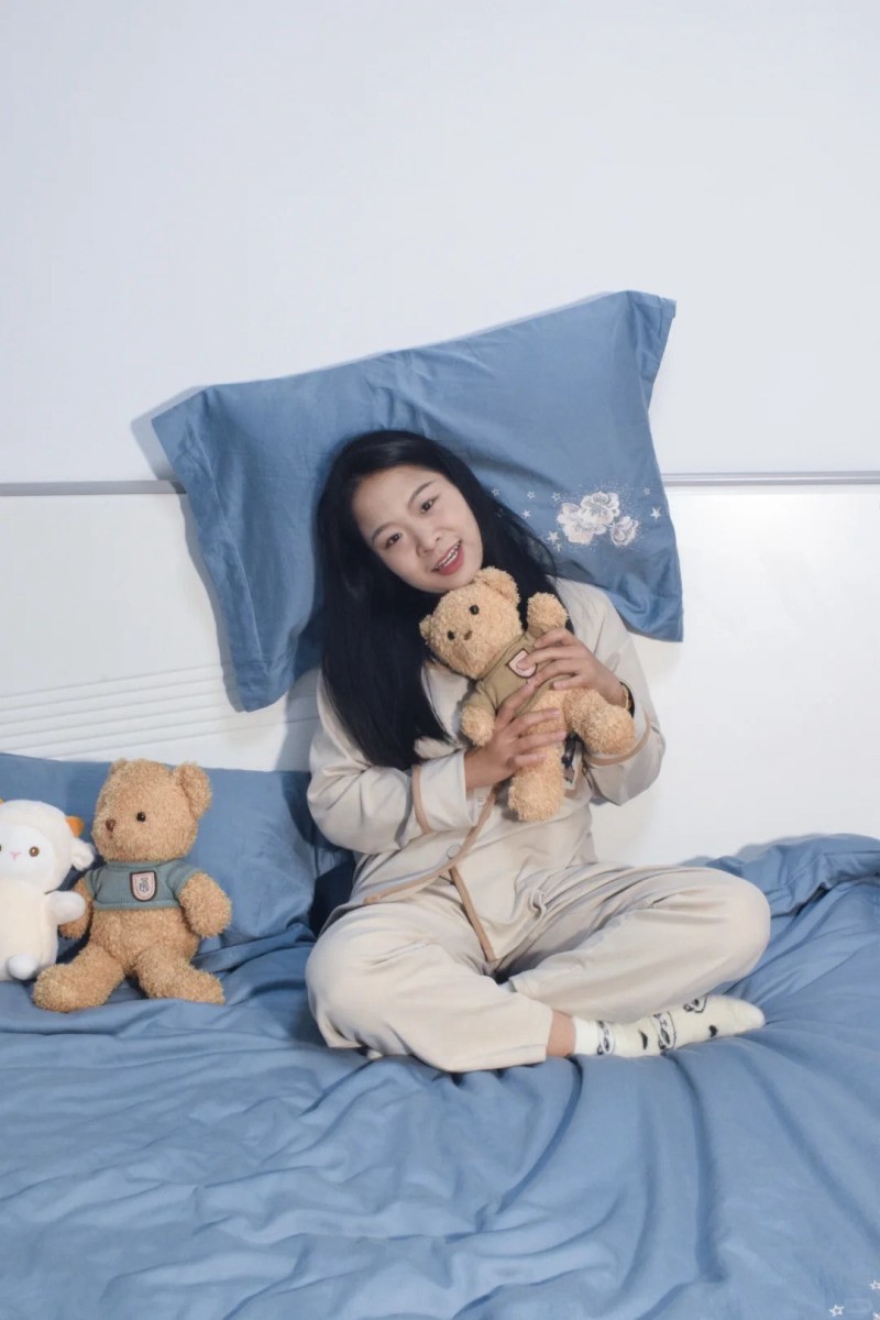 cách tạo dáng chụp ảnh trên giường