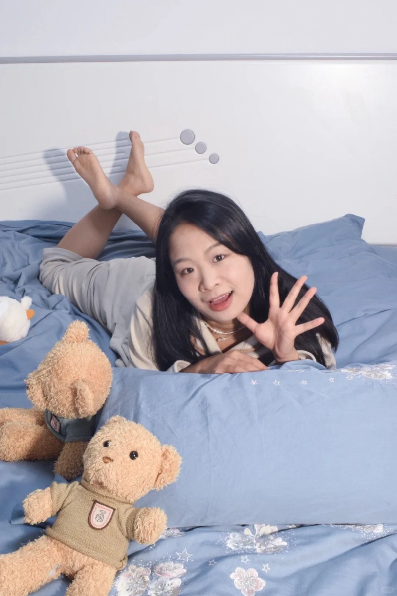 cách tạo dáng chụp ảnh trên giường