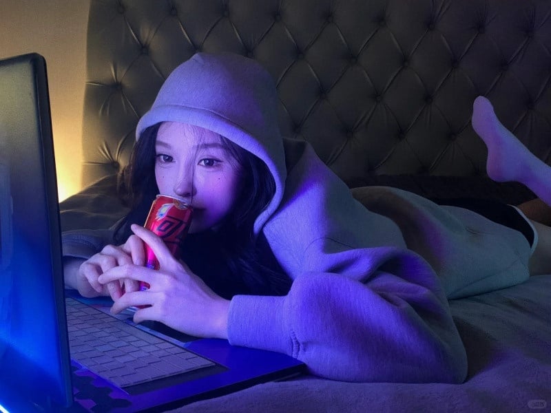 cách tạo dáng chụp ảnh trên giường