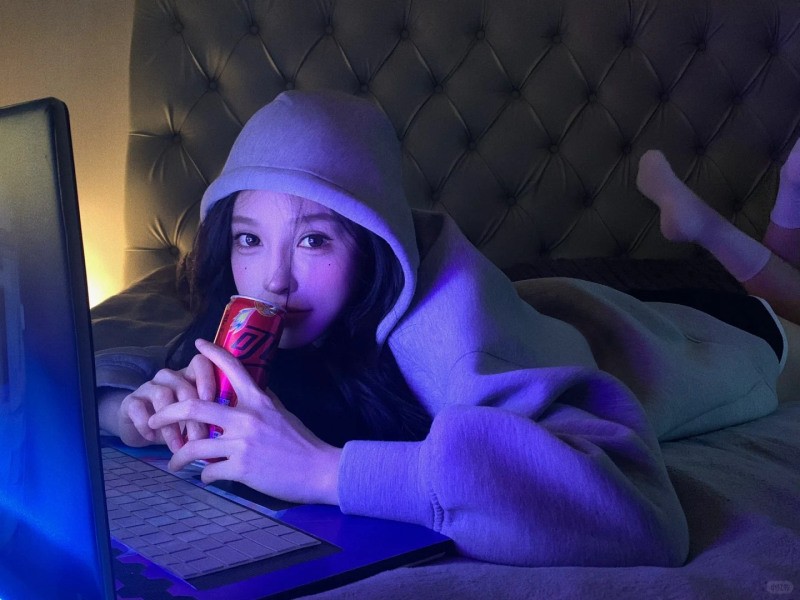 cách tạo dáng chụp ảnh trên giường