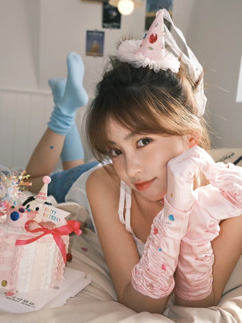 cách tạo dáng chụp ảnh trên giường