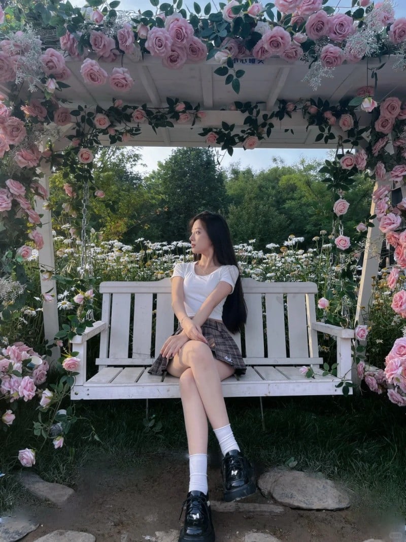 tạo dáng chụp ảnh với xích đu