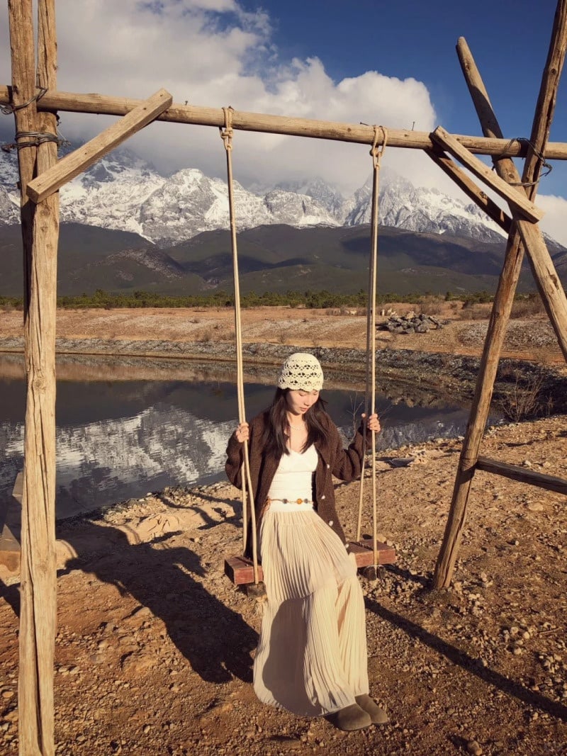 tạo dáng chụp ảnh với xích đu