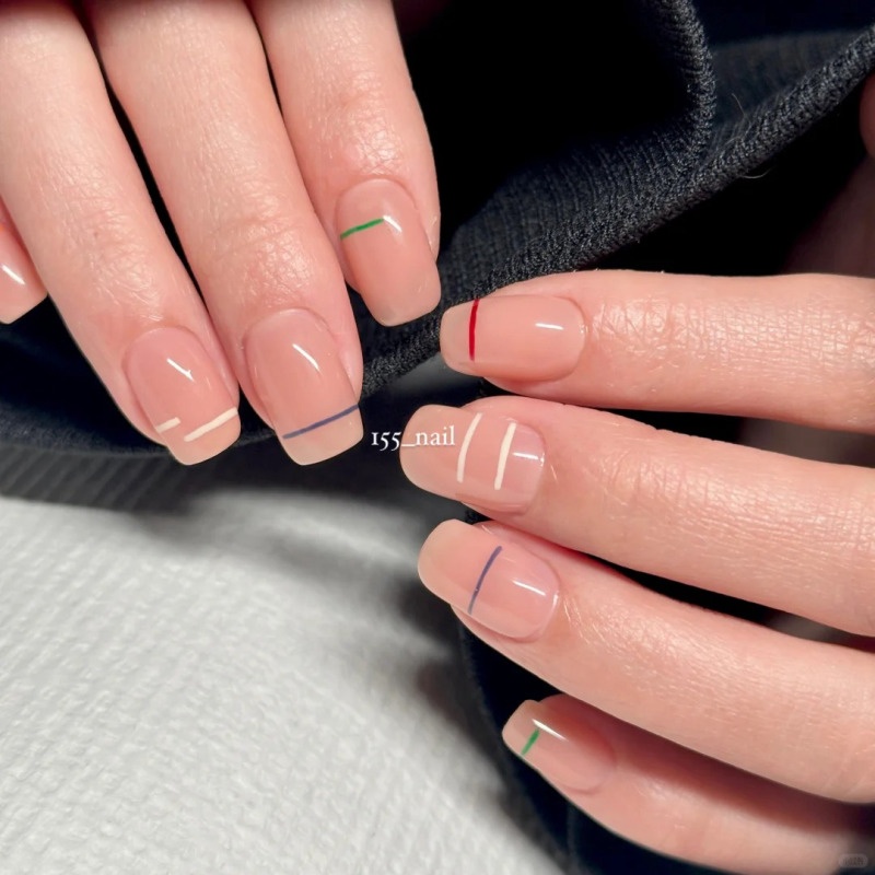những mẫu nail kẻ sọc