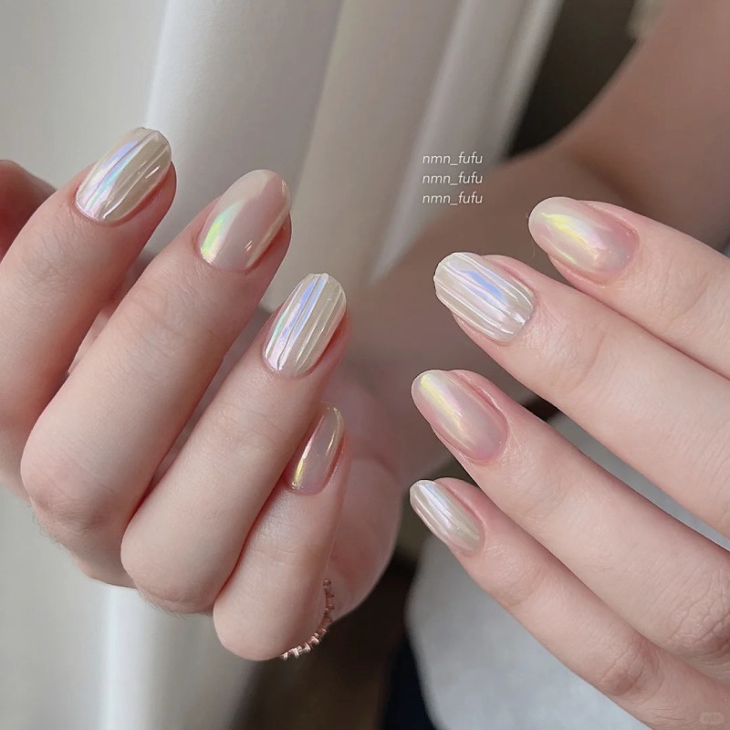 những mẫu nail kẻ sọc