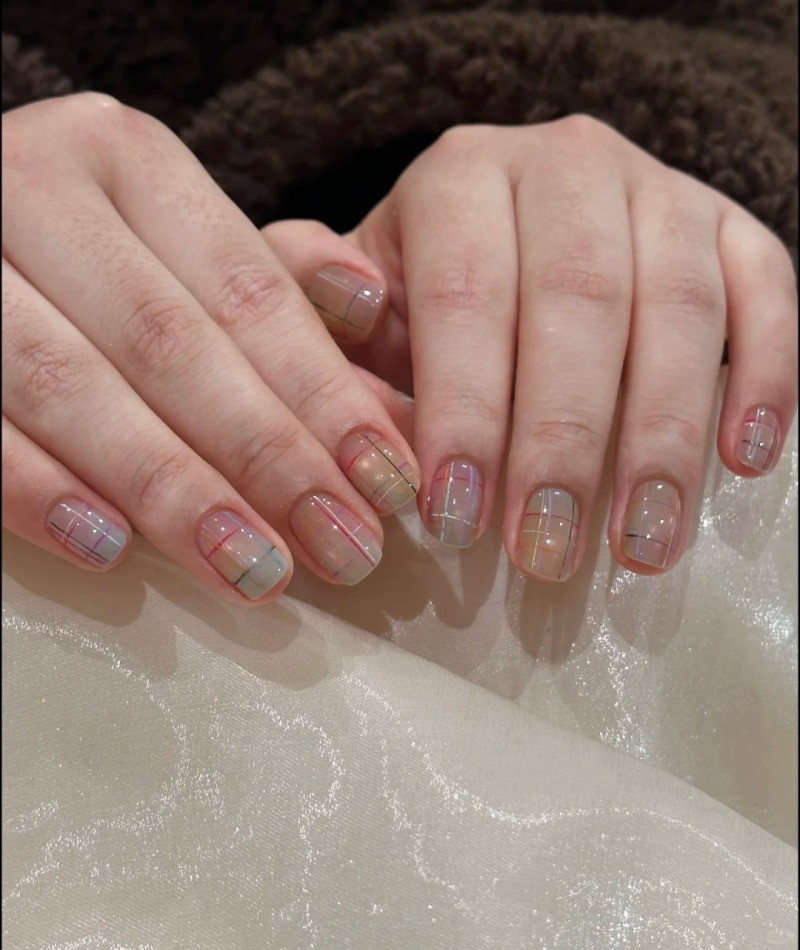 những mẫu nail kẻ sọc