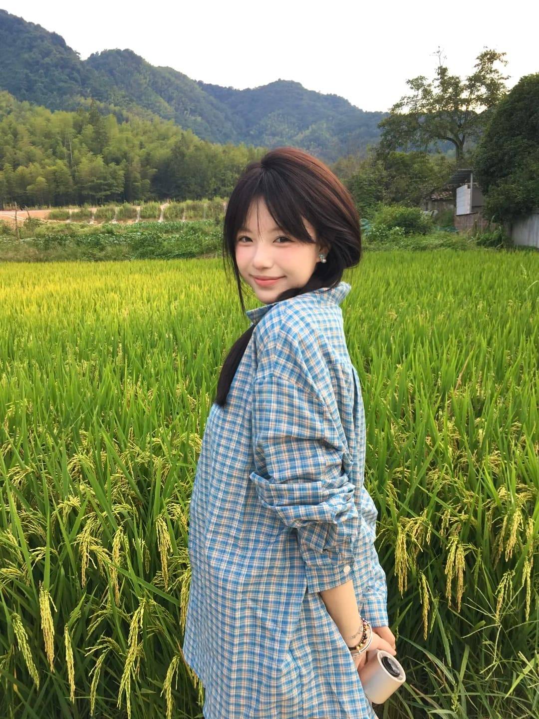 chup-anh-ngoai-canh-dong-lua-mac-gi-dep