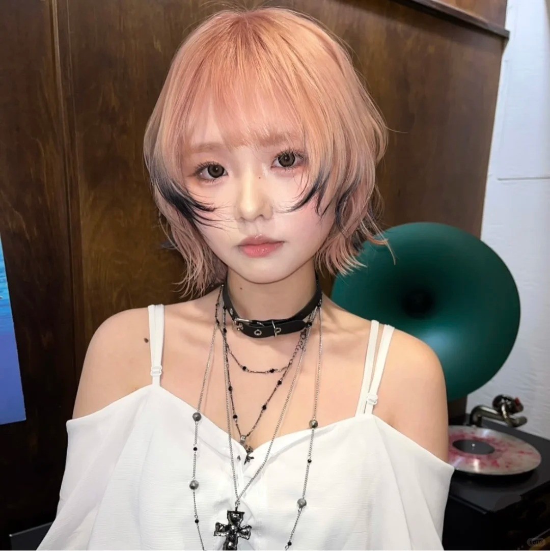 Kiểu tóc Bob ngắn nhuộm nhúng màu đen khói