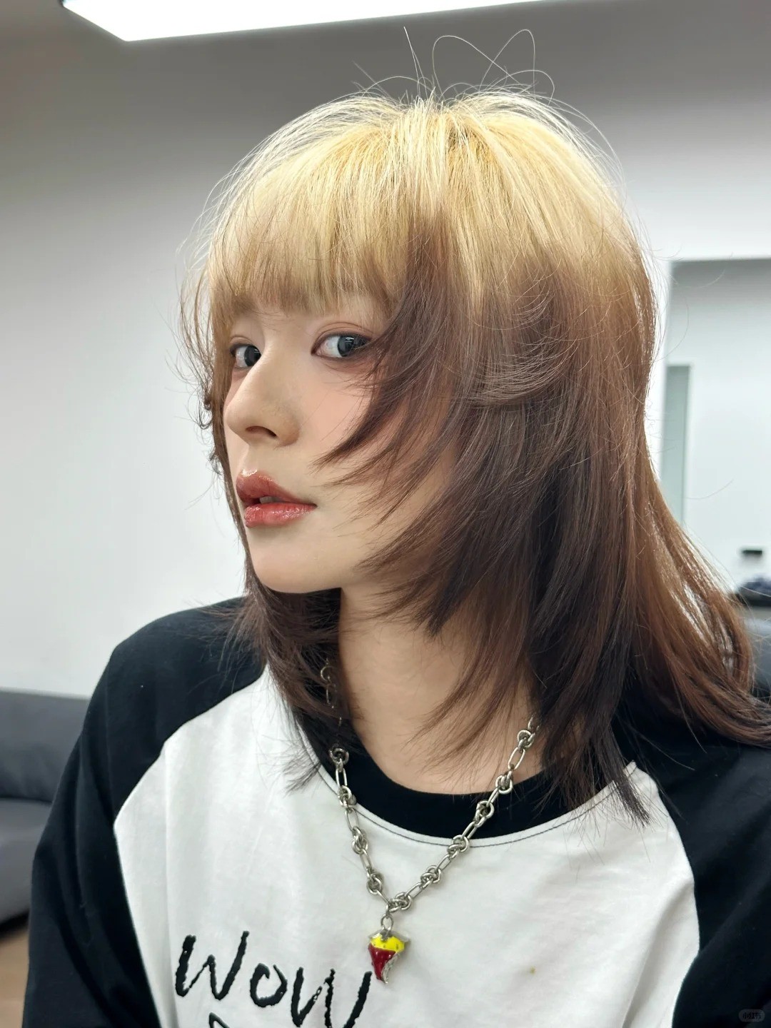 Kiểu tóc Wolf cut nhuộm nhúng màu nâu socola