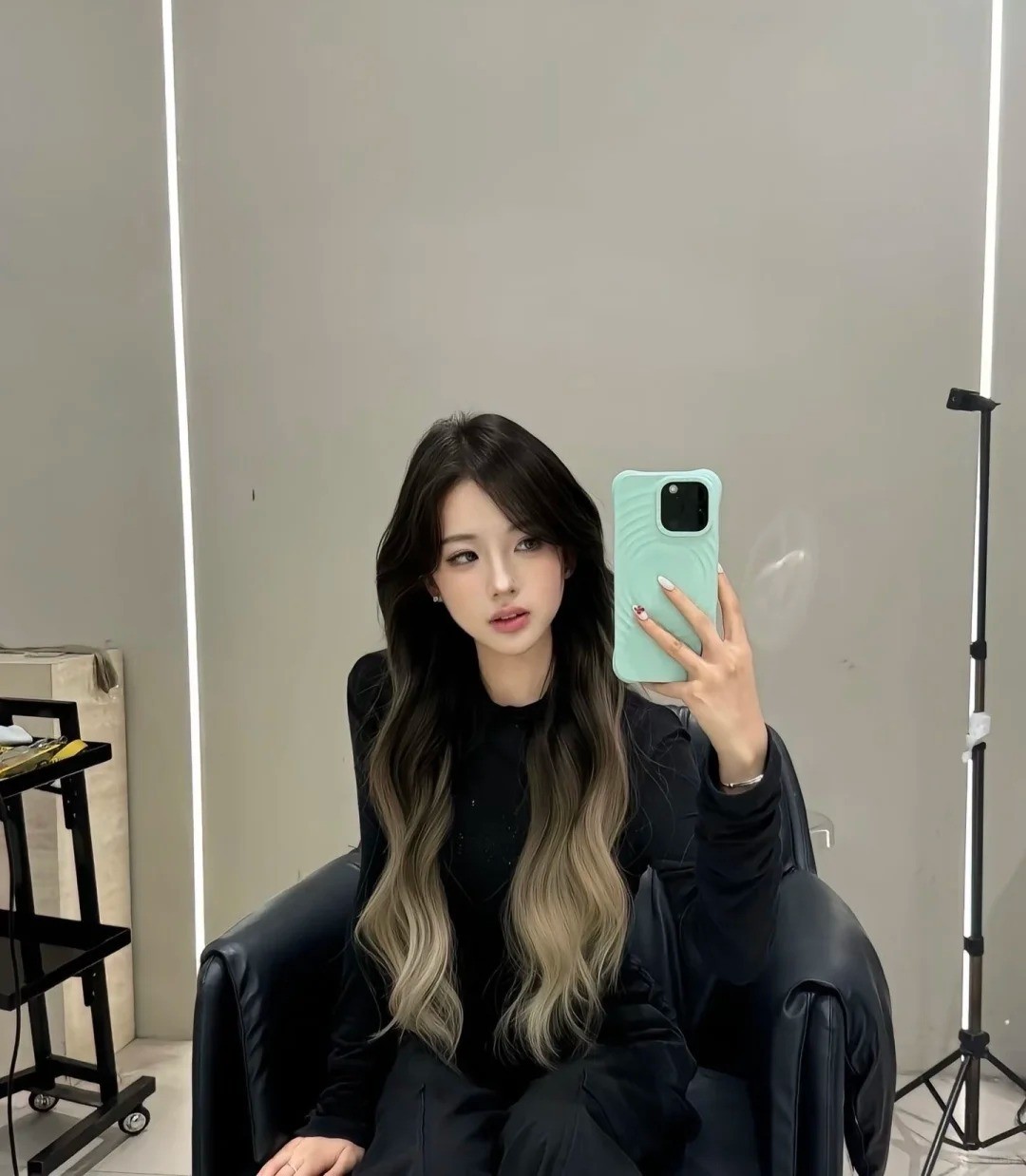 Kiểu tóc Layer dài nhuộm nhúng màu đen đuôi