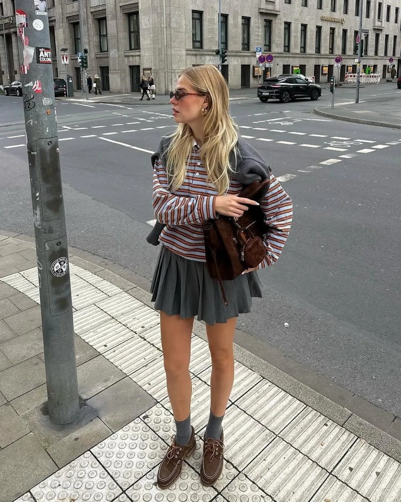 phối đồ với áo thun dài tay kẻ ngang