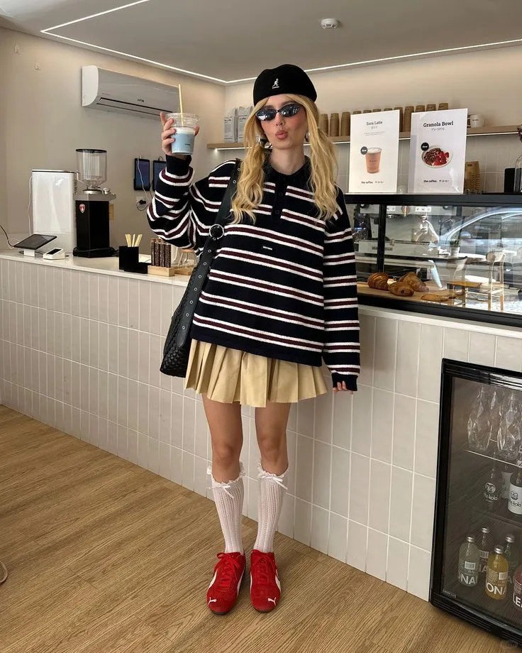 phối đồ với áo thun dài tay kẻ ngang