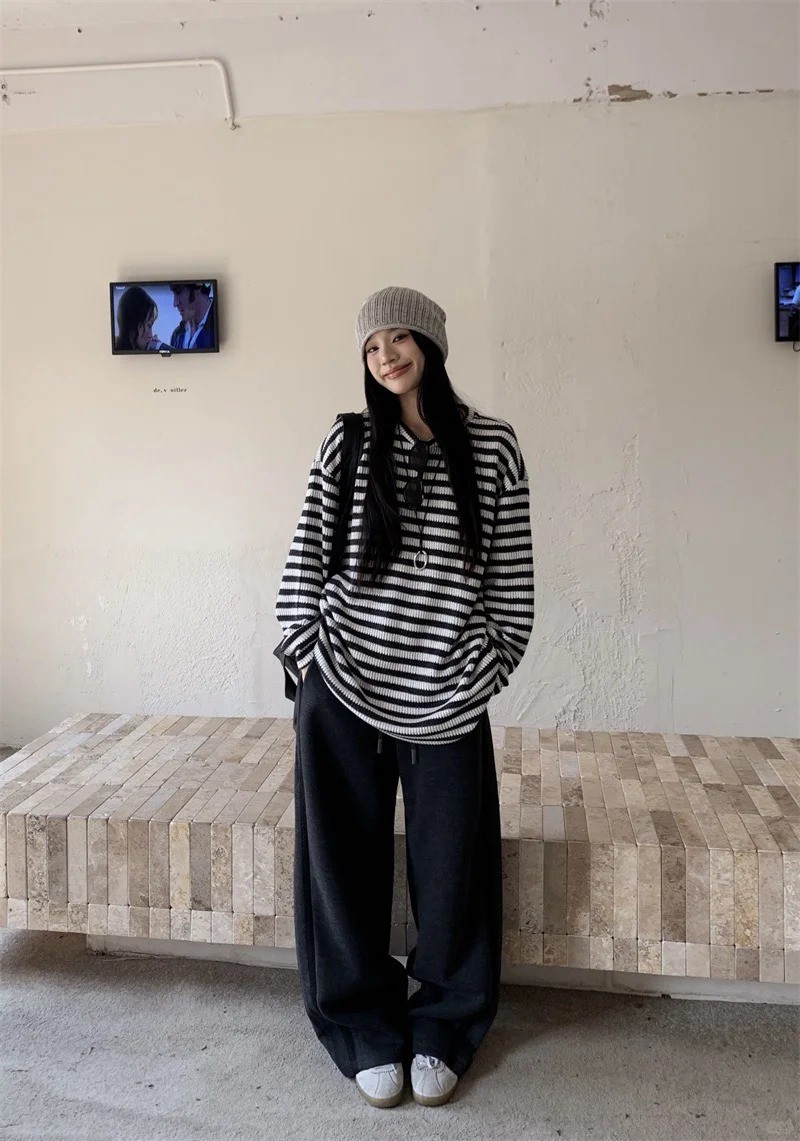 phối đồ với áo thun dài tay kẻ ngang