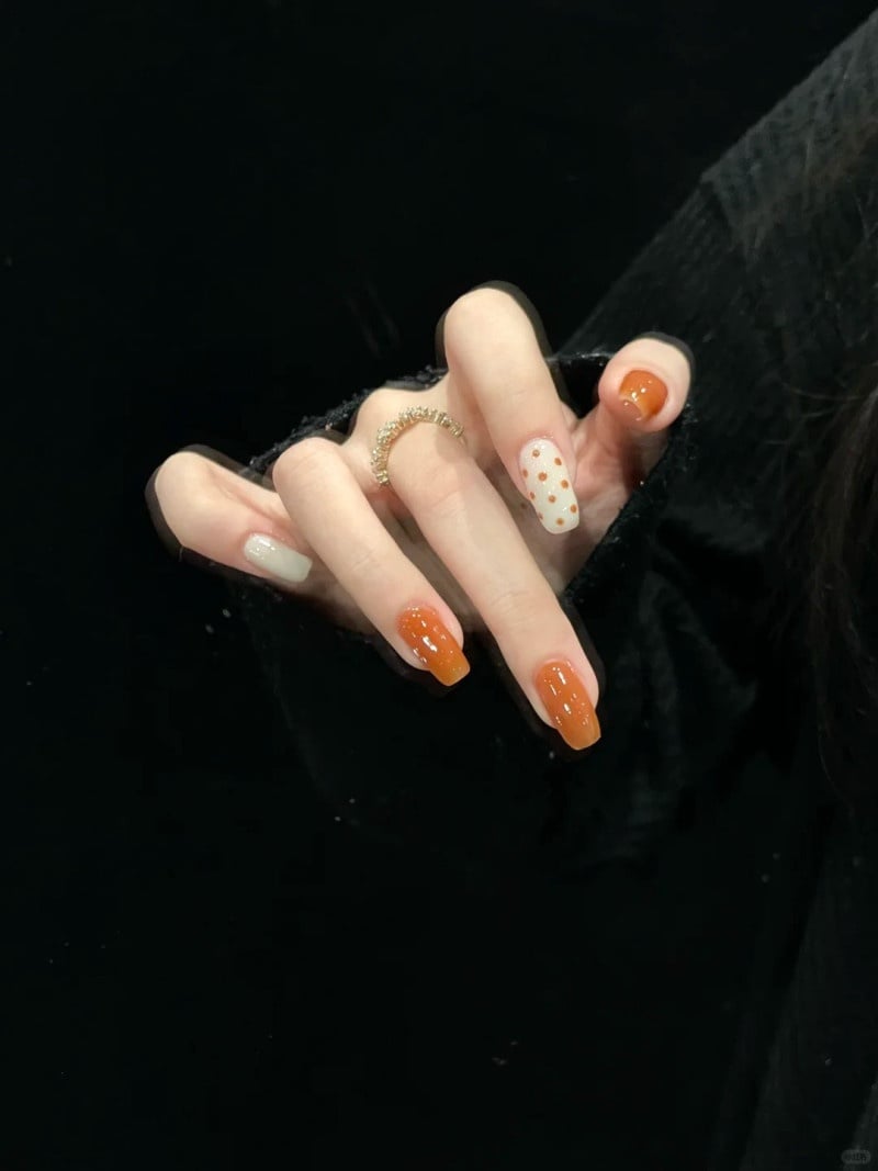 màu hỏa sơn móng tay màu gì