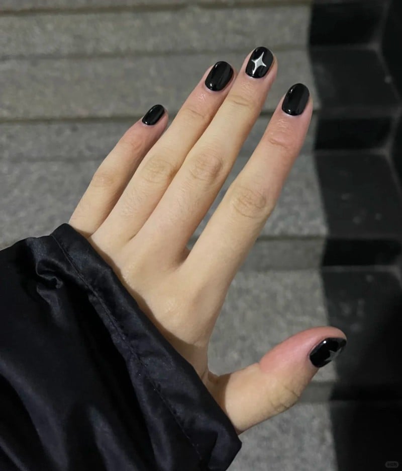 màu hỏa sơn móng tay màu gì