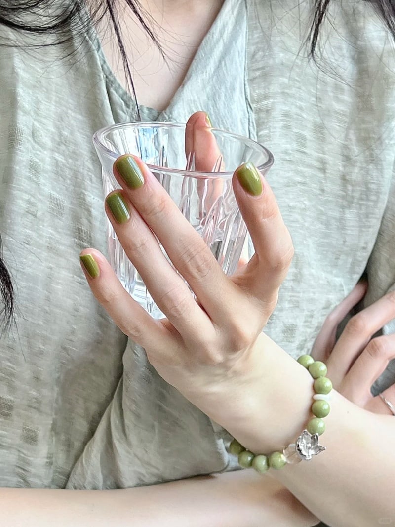 mệnh mộc sơn móng tay màu gì