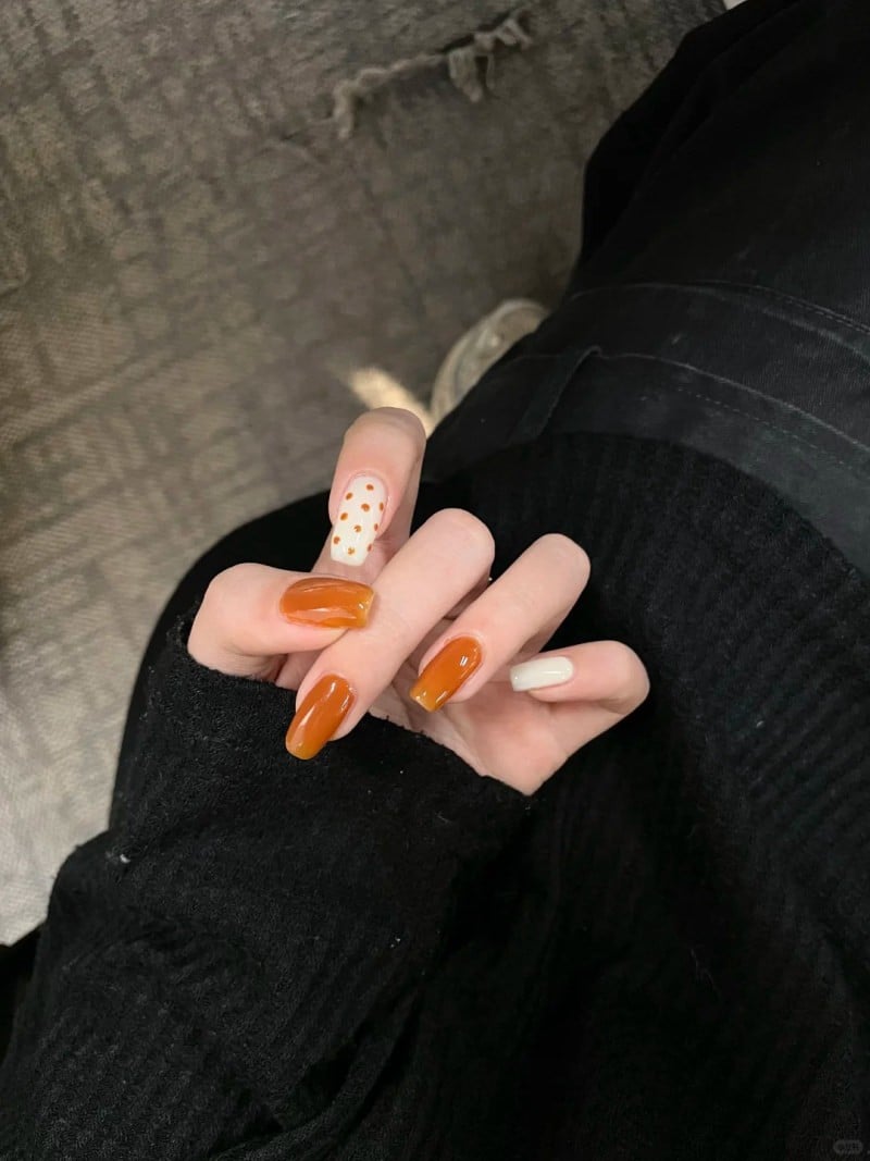 màu sơn móng tay cho da ngăm