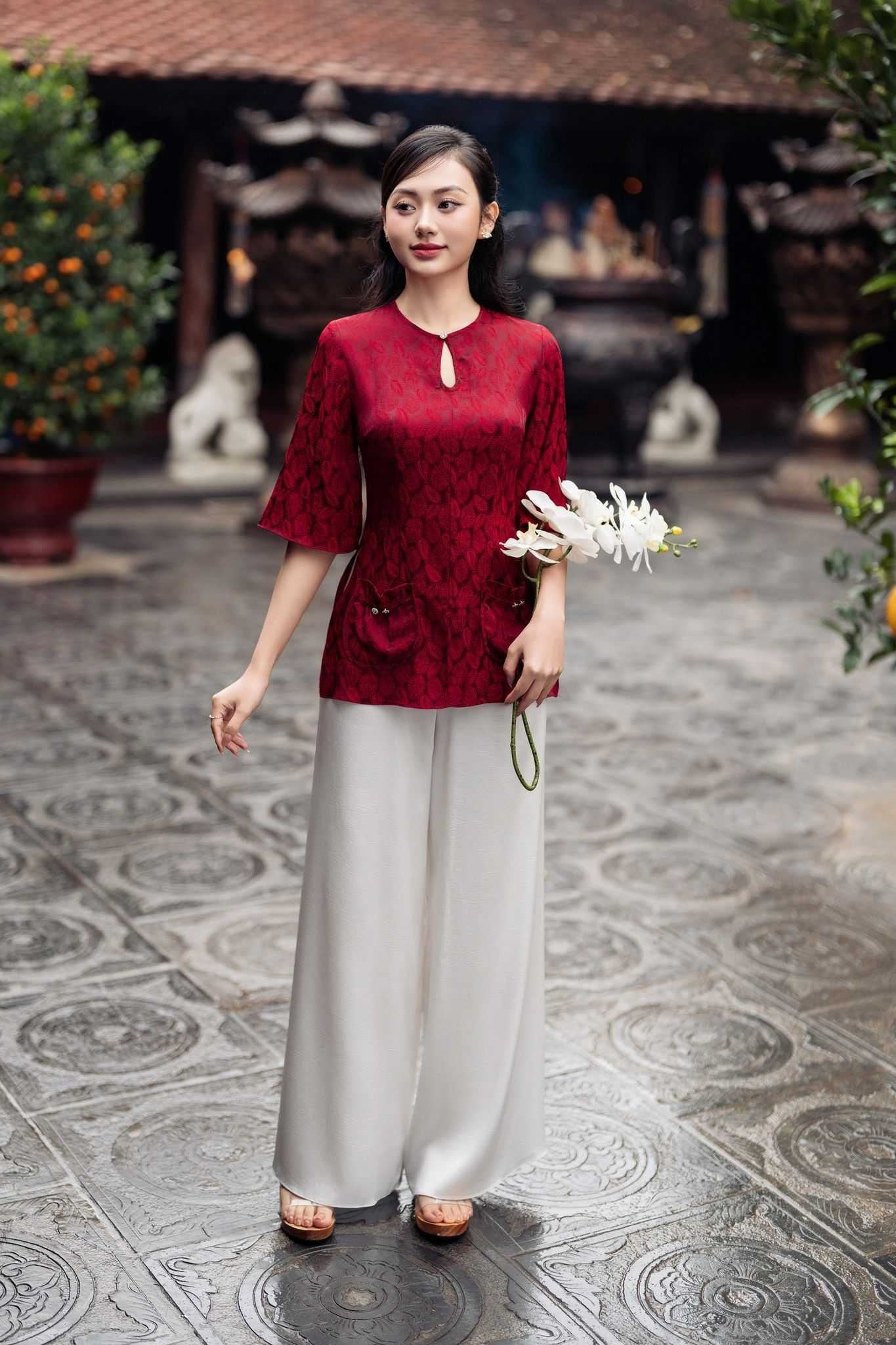 Set Áo Lụa Gấm Đỏ Phối Quần Trắng Ống Rộng