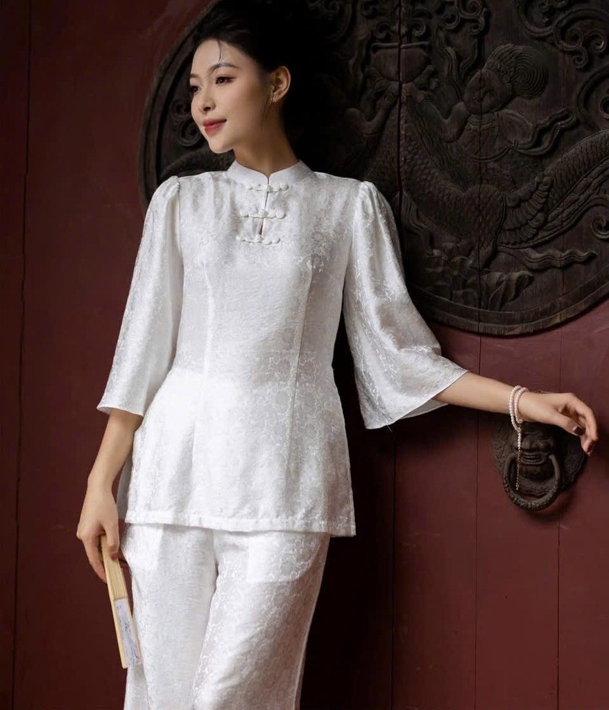 Set Pháp Phục Ren Trắng Tinh Khôi Dáng Peplum