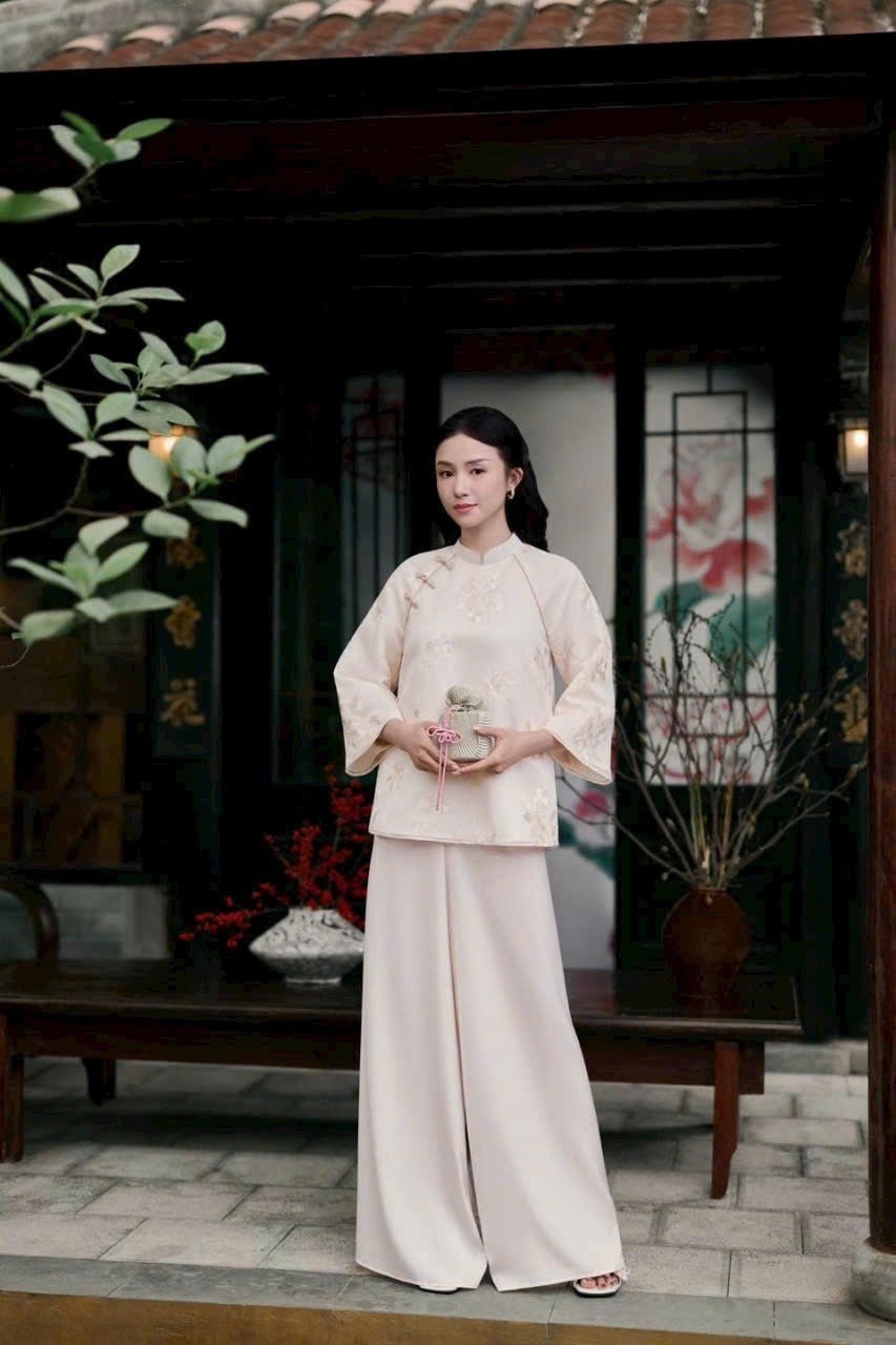 Set Pháp Phục Lụa Gấm Trắng Kem Cổ Tàu