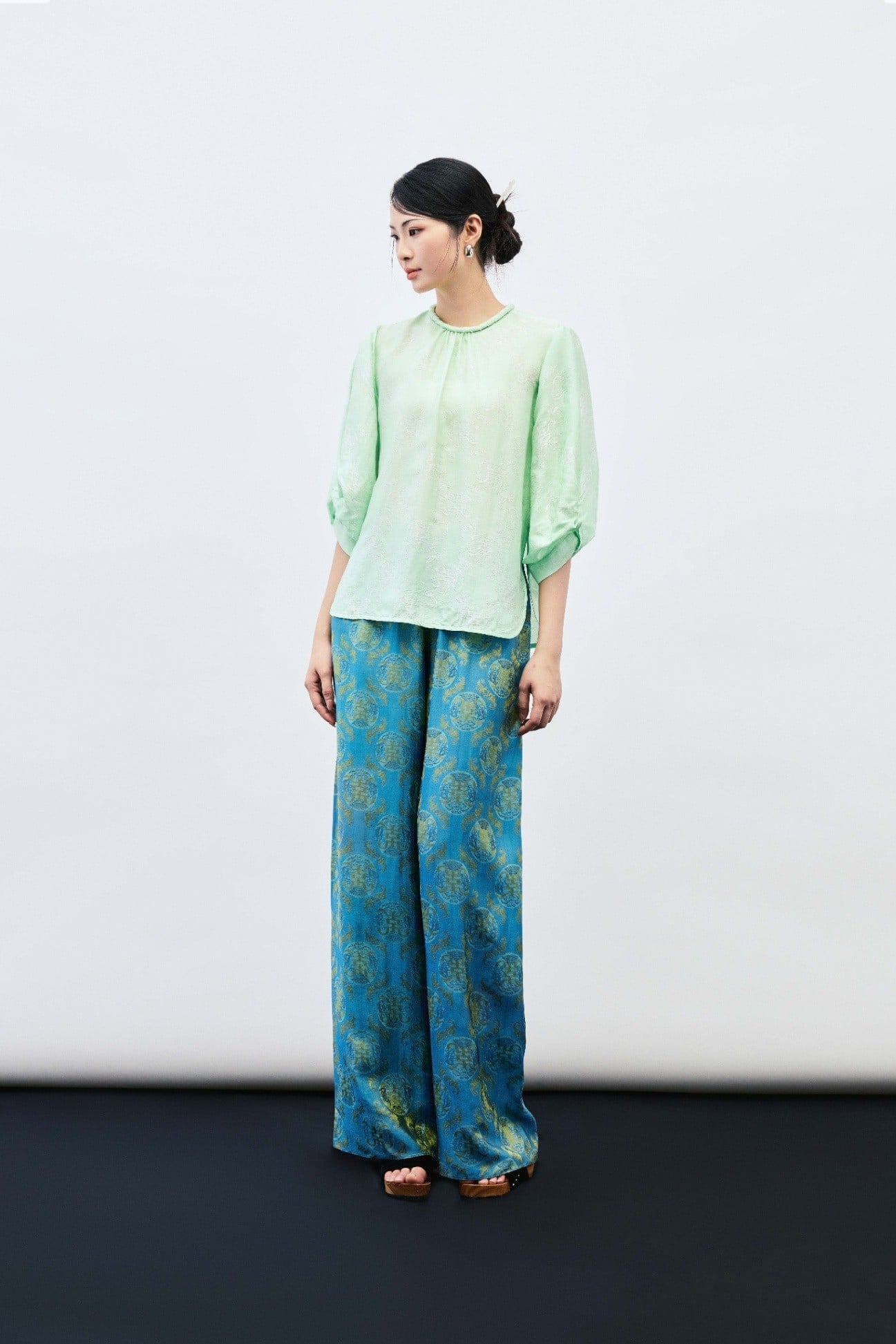 Set Áo Blouse Xanh Mint Phối Quần Gấm Xanh Dương