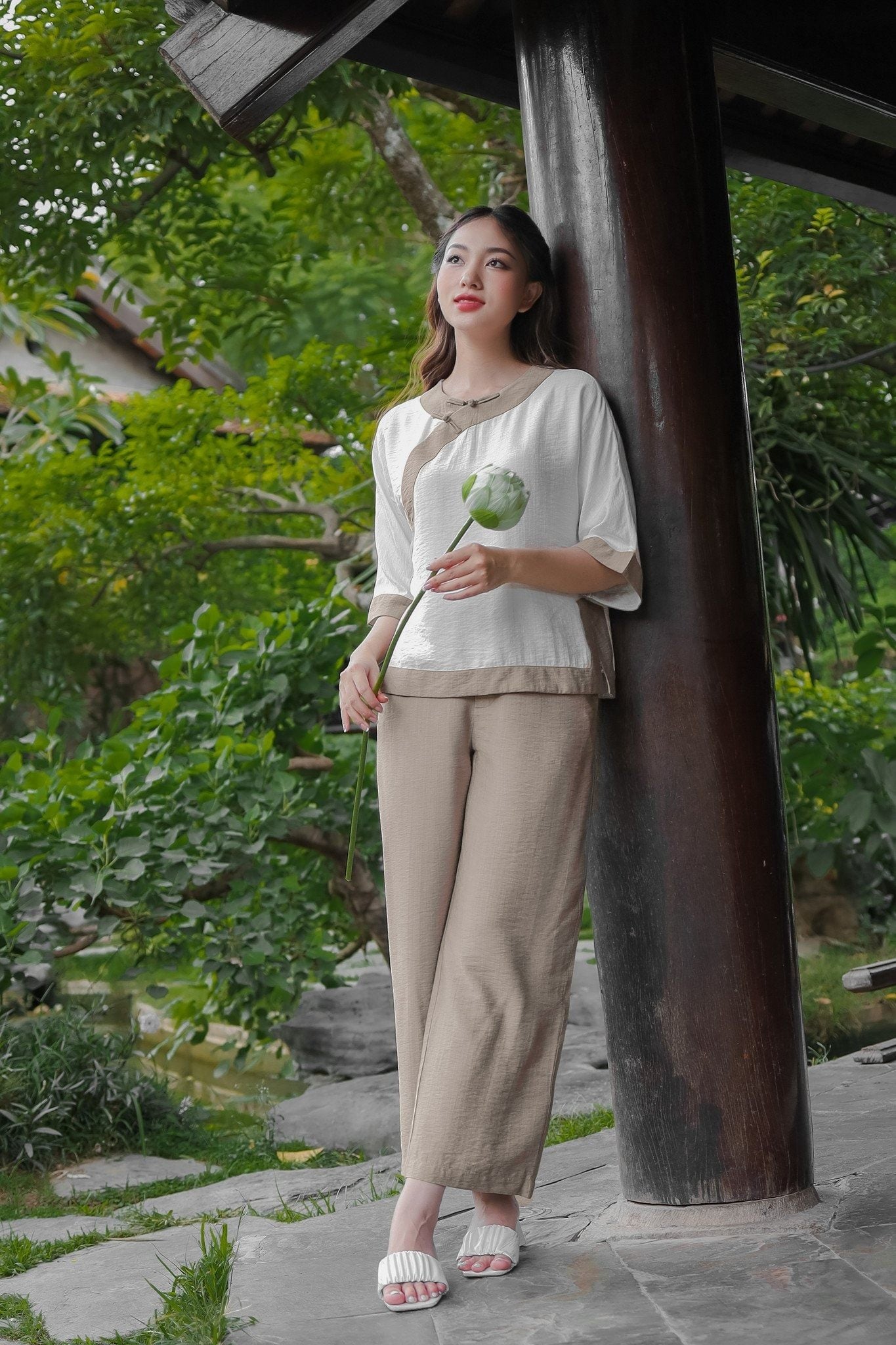 Set Đồ Lam Đi Chùa Màu Trắng Be Cổ Tròn Viền Lệch Chất Vải Đũi