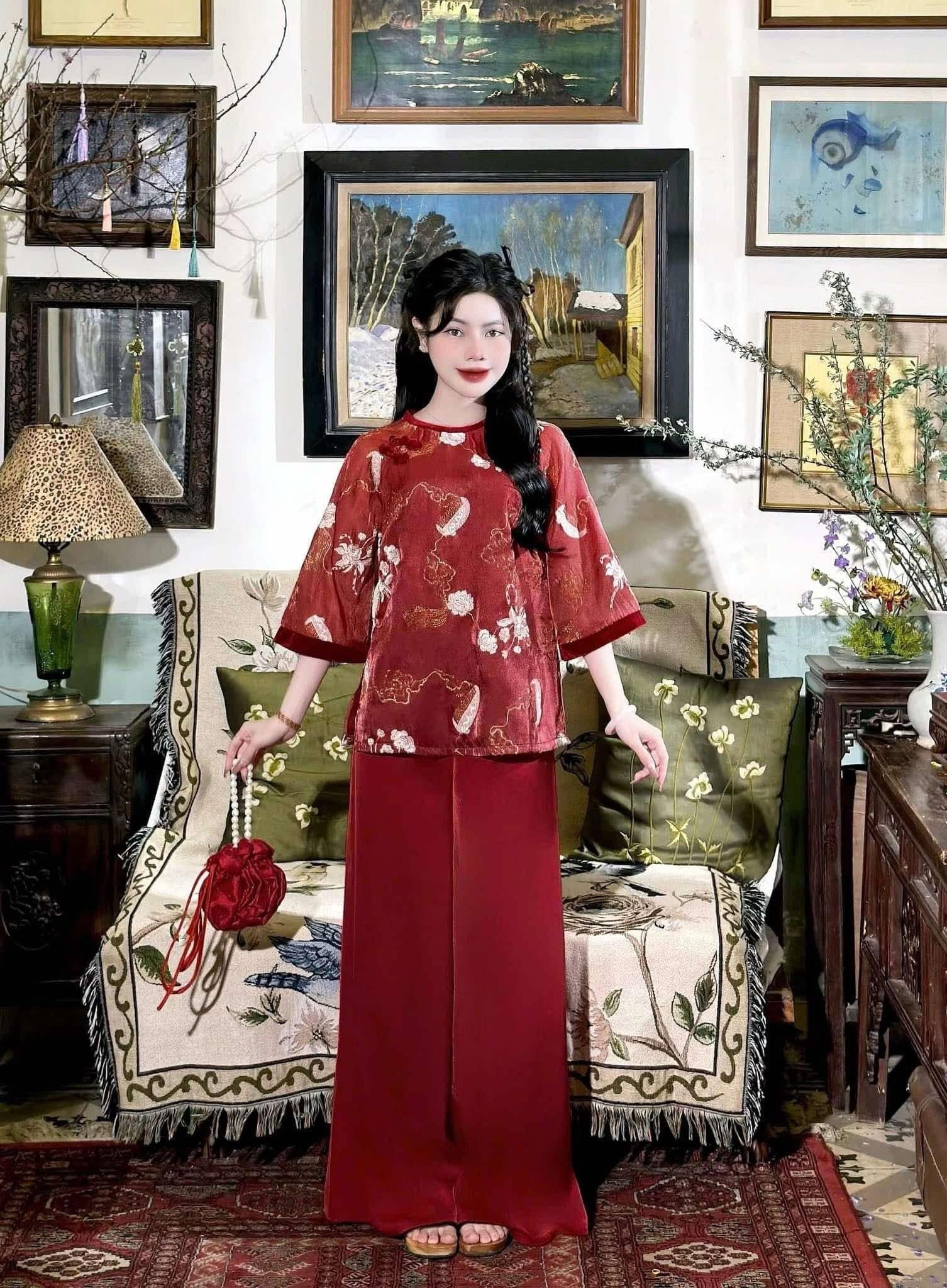 Set Đồ Lụa Nhung Đỏ In Họa Tiết Trắng