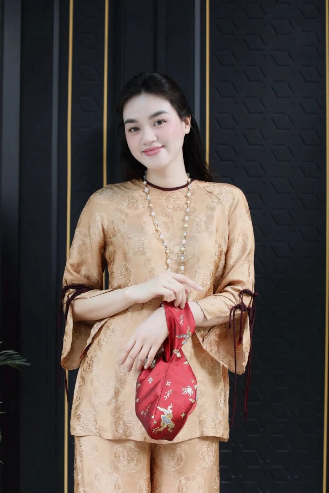 Set Gấm Vàng Đồng Tay Loe Buộc Dây Cổ Điển