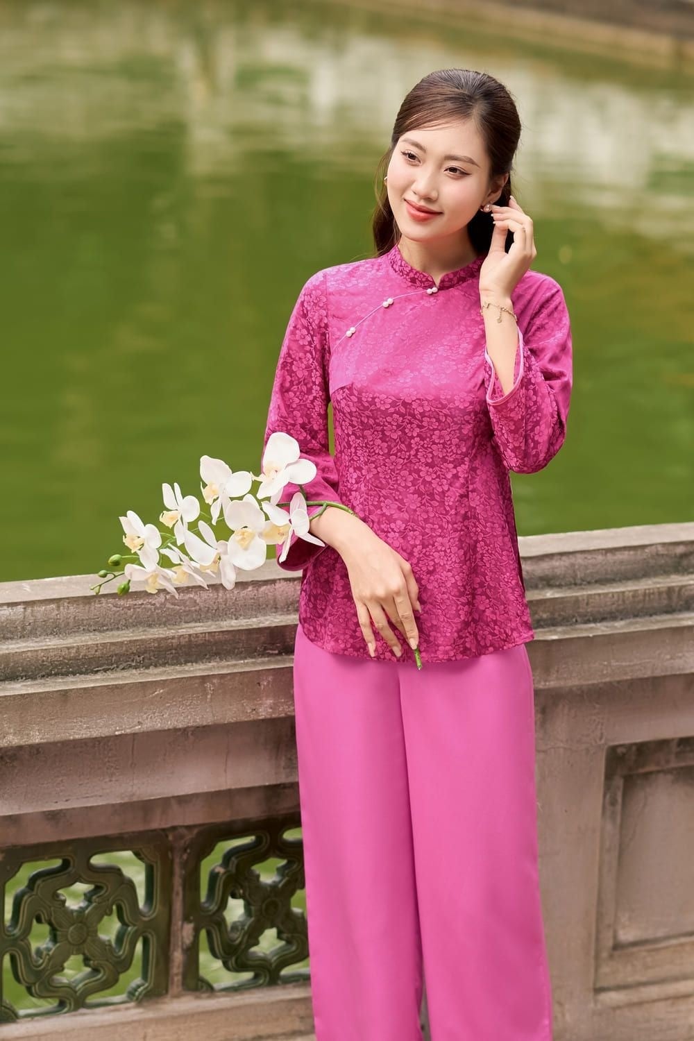 Bộ Pháp Phục Gấm Màu Hồng Mười Giờ Cổ Tàu Đính Ngọc Trai