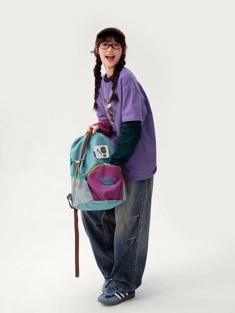 6. Áo thun tím form rộng layer áo dài tay kẻ sọc + Quần jeans thụng + Giày thể thao