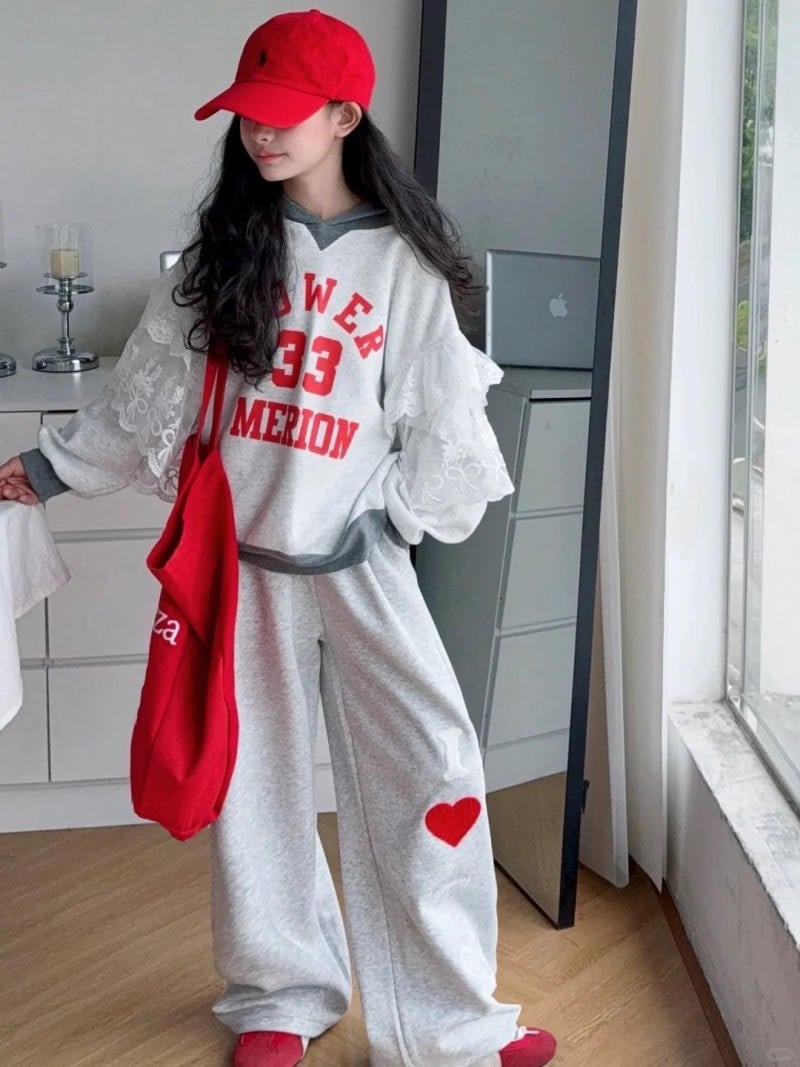 19. Set bộ nỉ xám (Sweatshirt + Sweatpants) phối ren + Túi tote đỏ