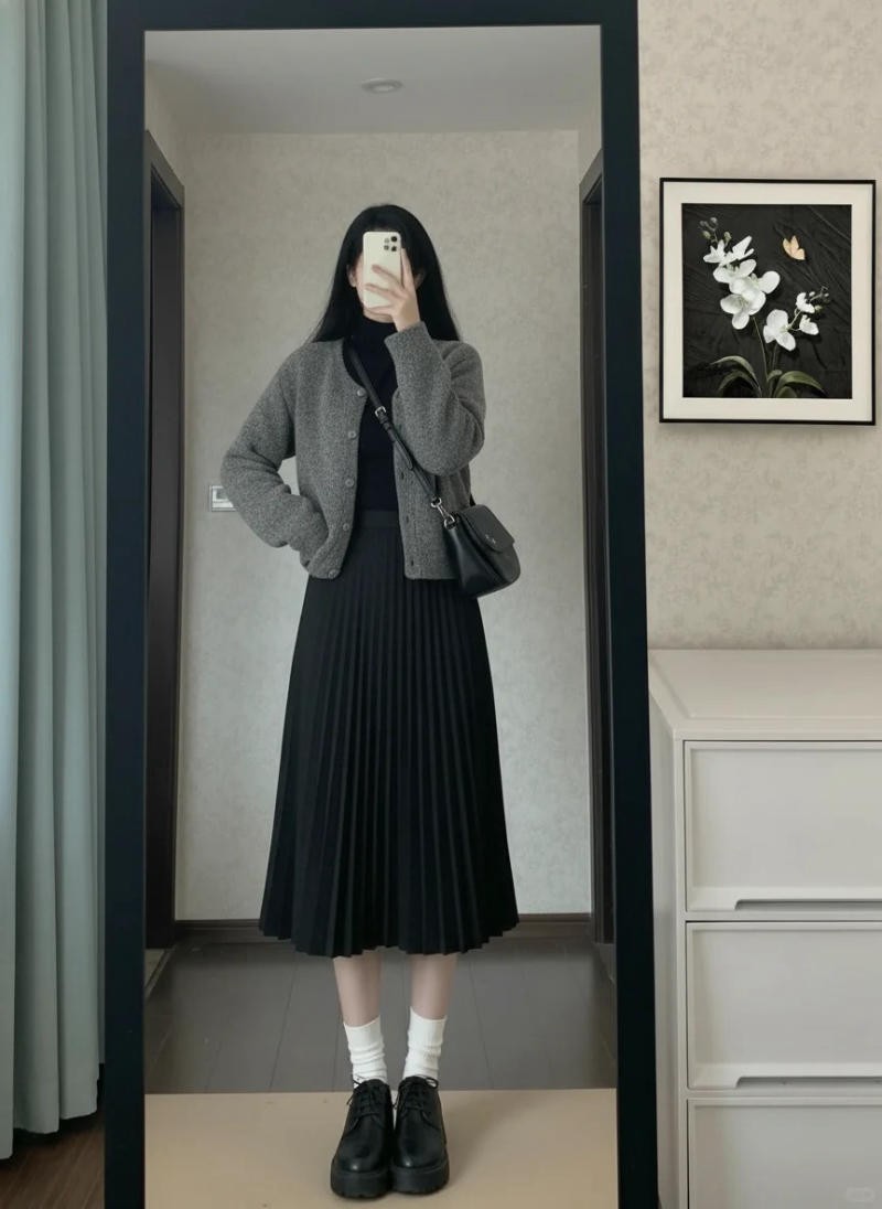 Chân váy xòe đen mix áo khoác dạ ngắn