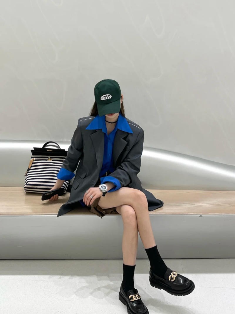 8. Xanh coban + Xám ghi (Phong cách Menswear)