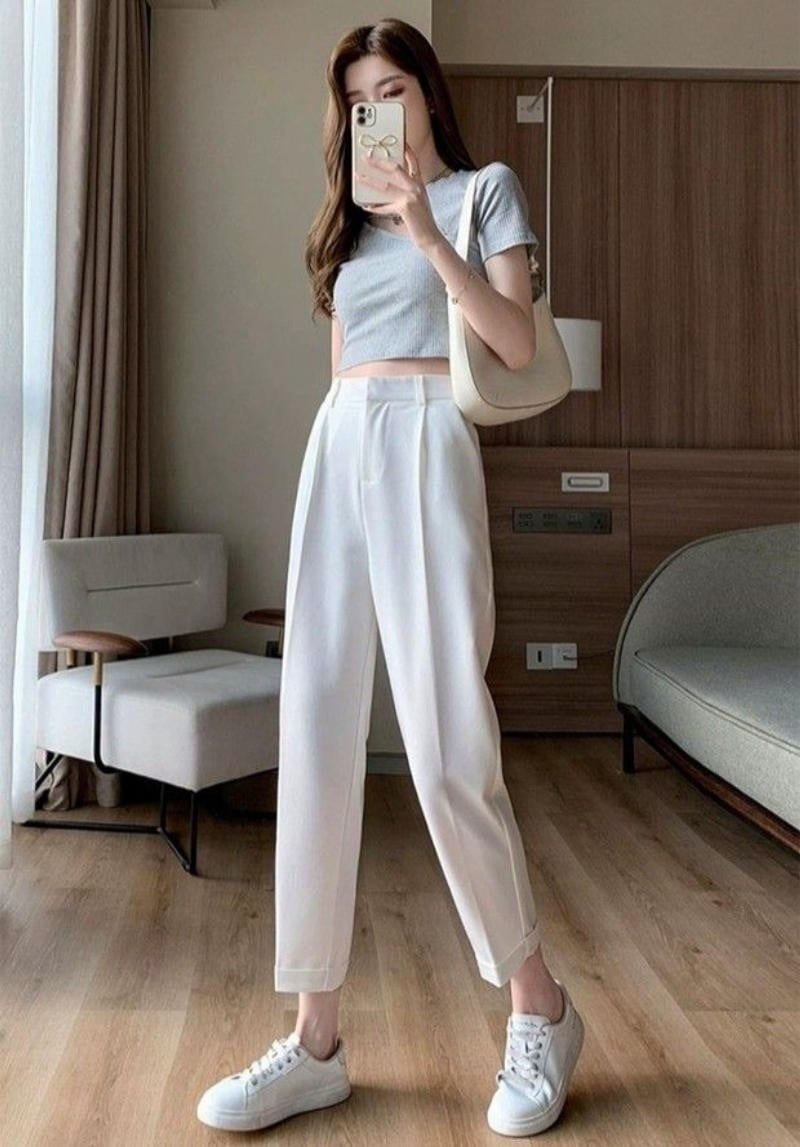 Phối quần baggy với áo croptop