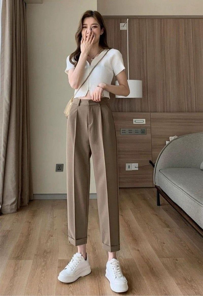 Phối quần baggy với áo croptop