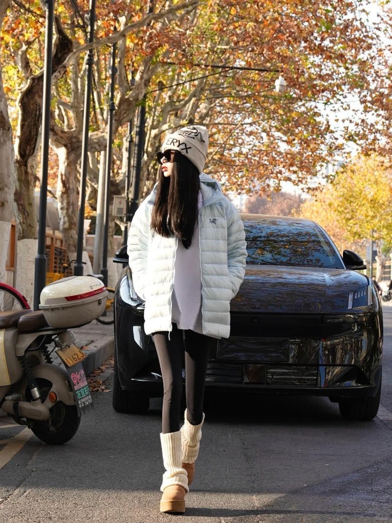 9. Legging da và áo khoác lông