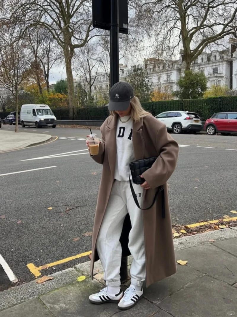 6. Bộ nỉ thể thao đồng bộ