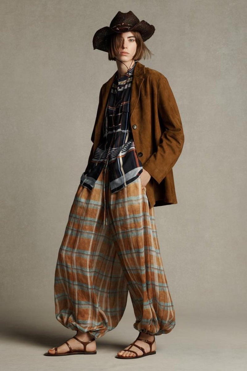 Phối quần bom nữ với áo gì đẹp?