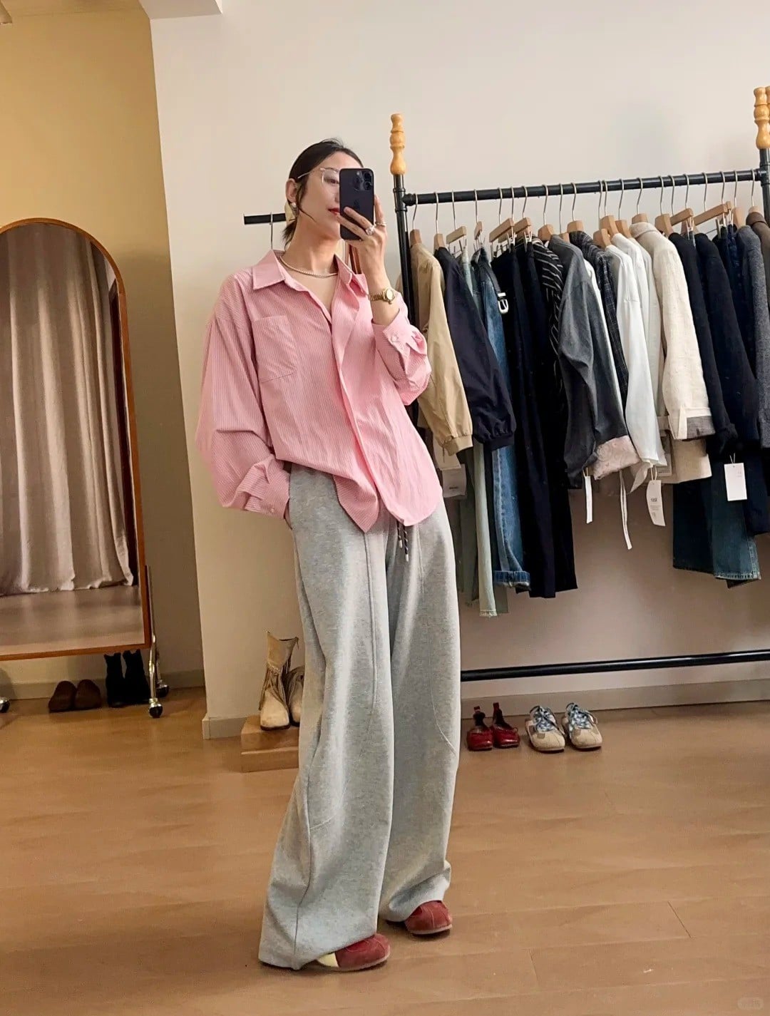 Quần nỉ phối với áo gì?