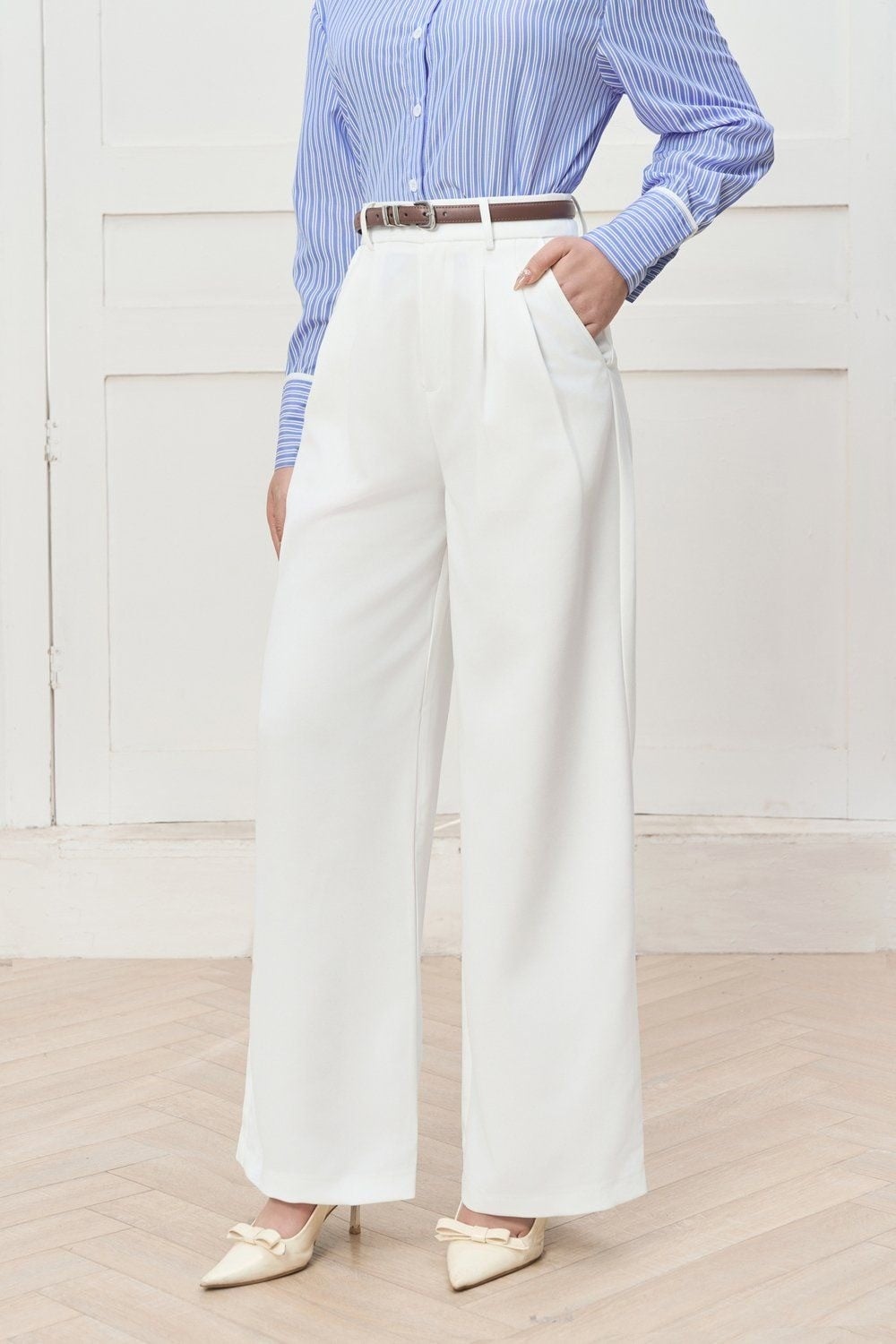 Quần tây nữ trắng xếp ly thanh lịch