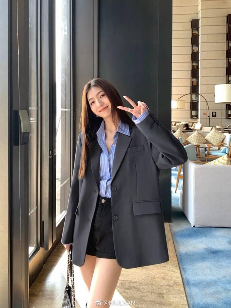 phối đồ với sơ mi xanh