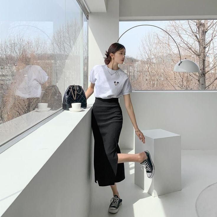 chân váy xẻ tà mix áo phông